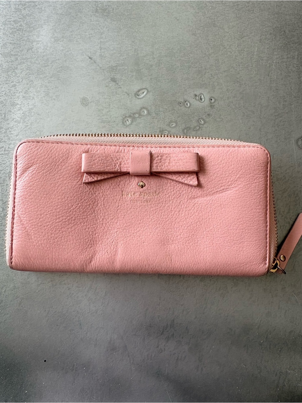 kate spade pink pebbled leather zip wallet with bow